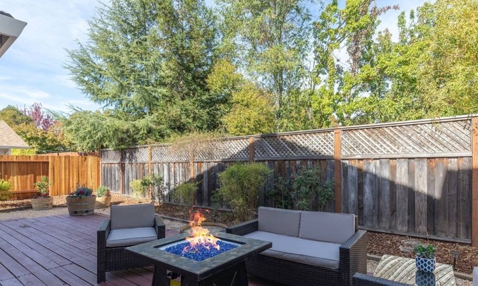 Santa Rosa House | 🍷Wine Country Getaway/Pet Friendly🥂