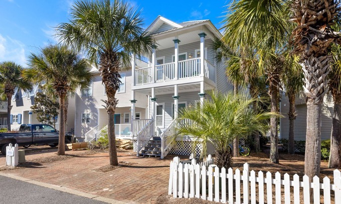 Santa Rosa Beach House | Wine Down- 300 yards to the Beach- Overlooking Community Pool- 2 Bikes