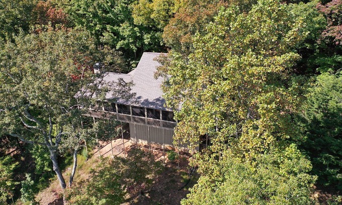 Big Canoe House | Wine Down Cottage - Mountain Views, Sip Wine Fireside, Watch Netflix & Play Golf