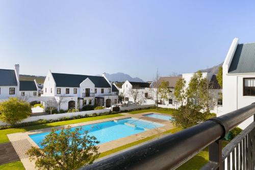 Stellenbosch Cabin | Winelands Golf Lodges 20
