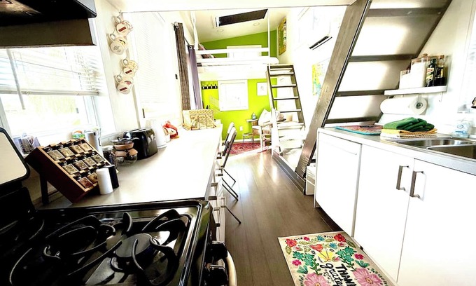 Joseph House | Wing In It | 1 Bed, 1 Bath