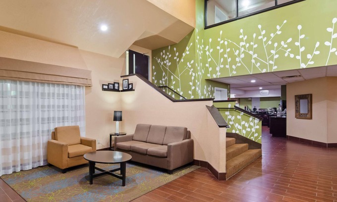 Macon Hotel | Wingate by Wyndham Macon West I-475