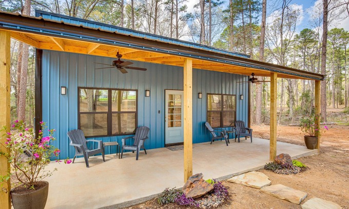 Winnsboro House | Winnsboro Barndominium w/Fire Pit & Large Deck!