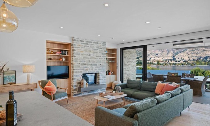 Wanaka Apartment | Winona of Wanaka - Luxury Lakefront Apartment