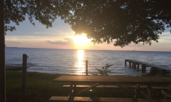 Moncks Corner House | Winter Beachfront Lakehouse w beautiful sunsets. Short term monthly rentals.