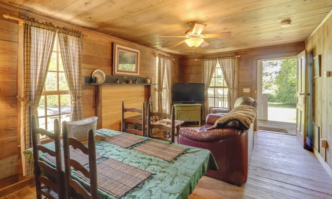Vein Mountain Cabin | Winter Hiking On-Site! Hot Tub Haven in Marion