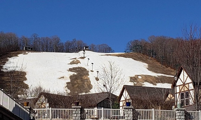 Boyne Falls Condo | Winter Ski Holiday at Boyne Mountain - Cozy Luxury Villa
