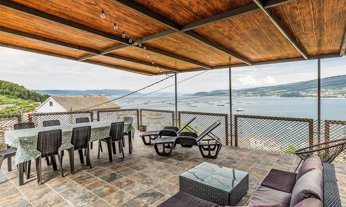 Bueu House | With this vacation home, relaxation and tranquility are included in the package.