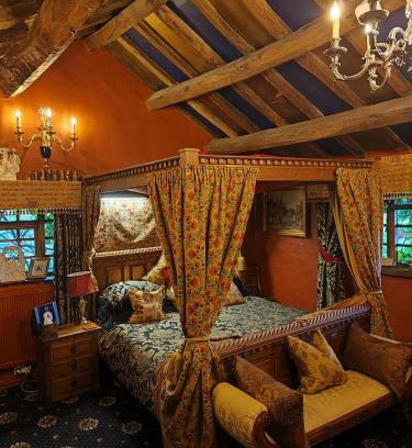 Alderley Edge House | Wizards Thatch Luxury Suites