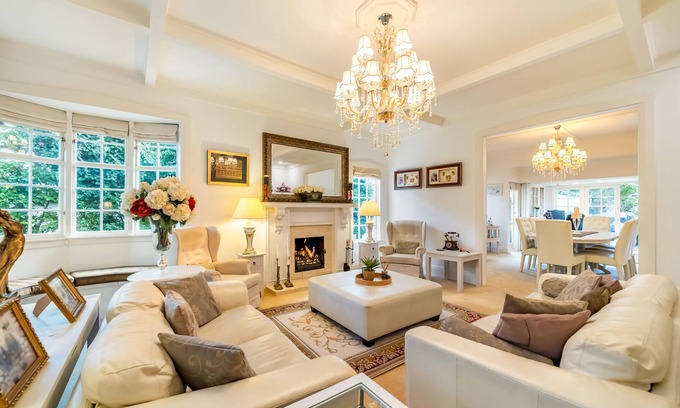 Lower Hutt Villa | Woburn Retreat, Luxury Home for Perfect Getaway