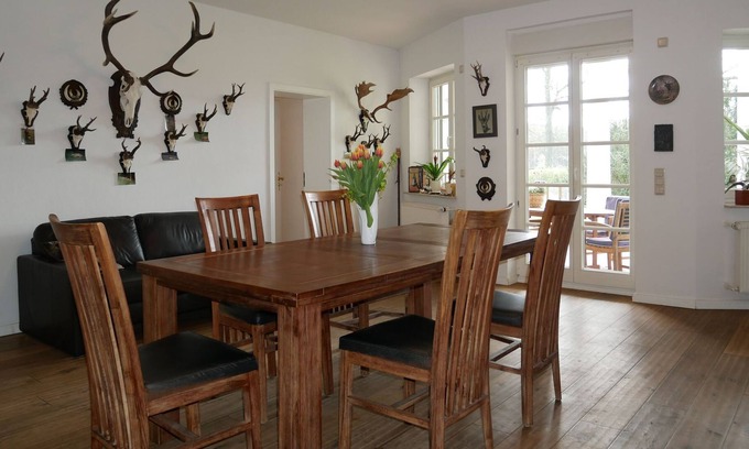 Buggenhagen Apartment | Wohnung EG Jägerstübchen - Herrenhaus am See, Seeblick, Inkl. Wlan