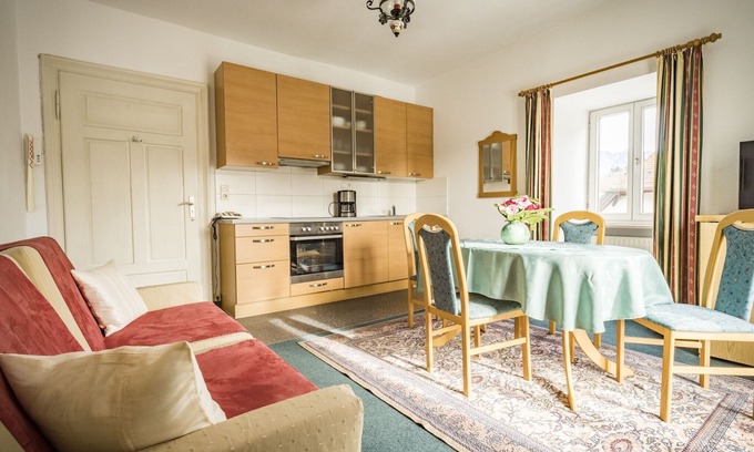 Bad Reichenhall Apartment | Wohnung PREDIGTSTUHL: Helle 2-Zimmer-Nichtraucher-Wohnung für 1-3 Personen mit großem Süd-Balkon