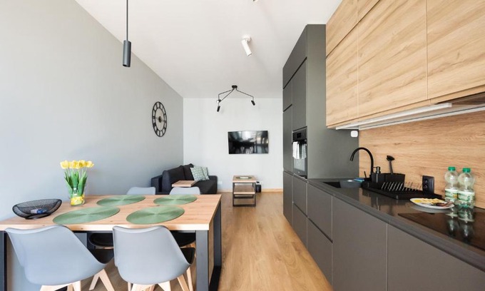 Powazki Apartment | Wola Skwer Happy Apartment by BookingHost