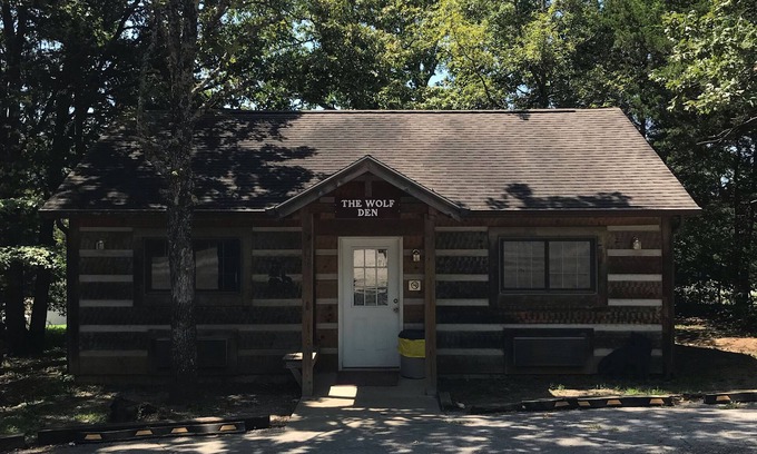 Pittsburg Cabin | Wolf Den Cabin of Pomme de Terre
