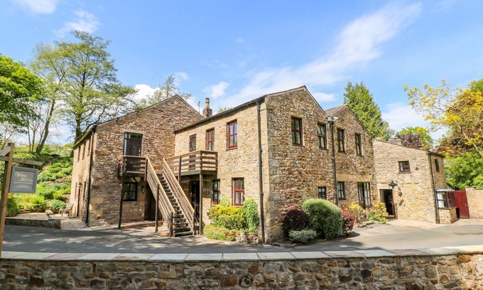 Preston Cottage | WOLFEN MILL, pet friendly, luxury holiday cottage in Chipping