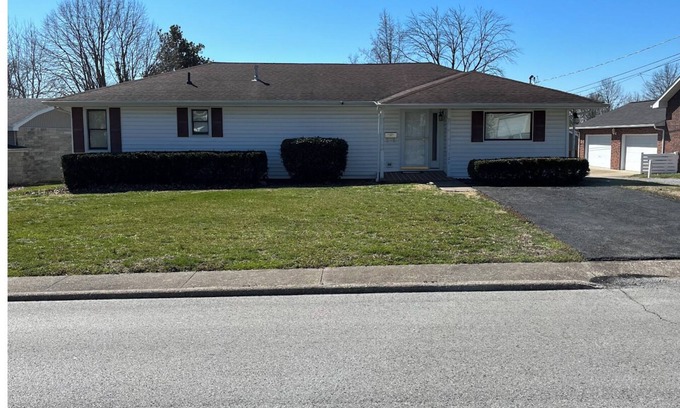 Harrisburg House | Wonderful 3 Bedroom home close to the Shawnee National Forest