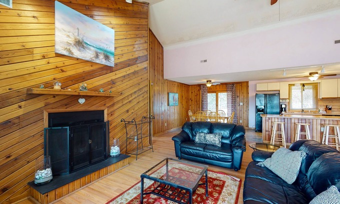 Sandbridge House | Wonderful dog-friendly home w/deck, W/D, large backyard, & A/C