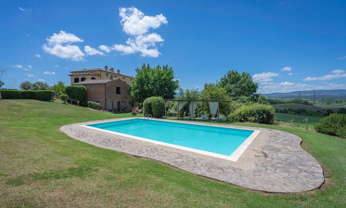 Castiglione del Lago Villa | Wonderful private villa for 14 guests with WIFI, private pool, TV and patio, close to Montepulci.