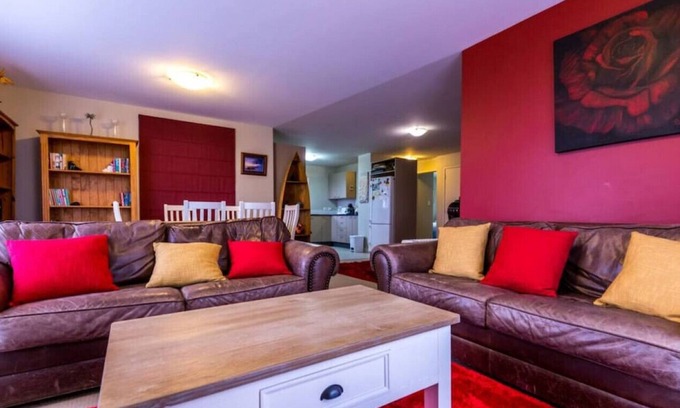 Mount Albert Apartment | Wonderful Penthouse by St. Lukes Mall Carpark&Wifi