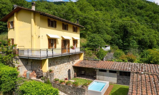 Borgo San Lorenzo Villa | Wonderful private villa for 8 people with WIFI, private pool, TV, pets allowed and parking