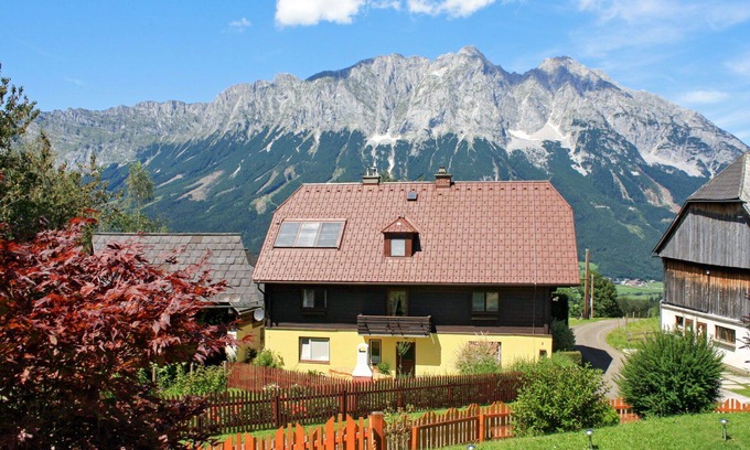 Niederoeblarn House | Wonderful private villa for 10 guests with TV, patio and pets allowed