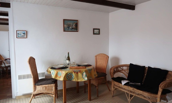 Plounevez-Lochrist House | Wonderful private villa for 2 guests with pets allowed