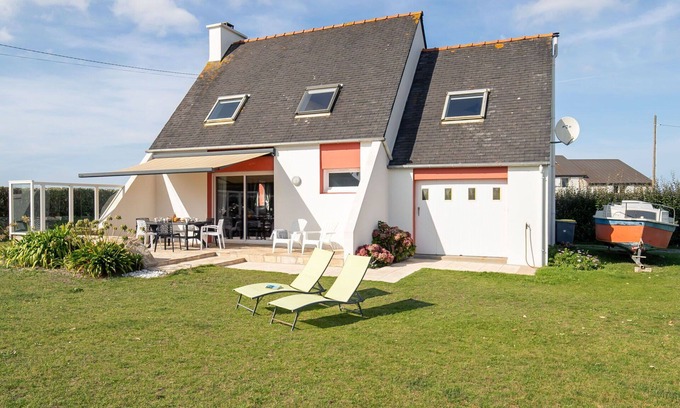 Kerlouan House | Wonderful private villa for 6 guests with WIFI, TV, terrace and pets allowed