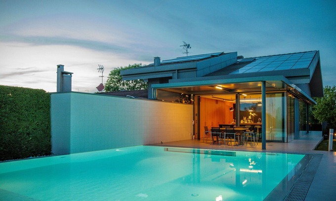 Arzergrande Villa | Wonderful private villa with WIFI, sauna, private pool, hot tub, A/C, TV, patio and pets allowed