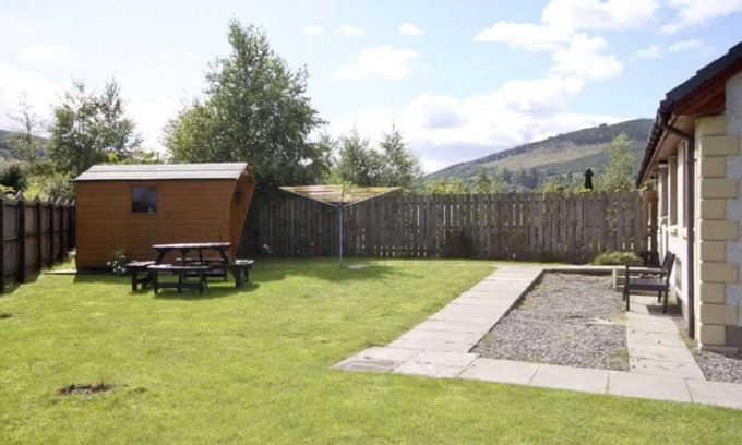 Drumnadrochit House | Wonderful private villa for 6 people with WIFI, TV and patio