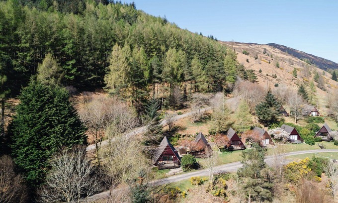 South Laggan House | Wonderful private villa for 2 guests with WIFI, TV, balcony and panoramic view