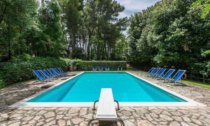 Lorenzana House | Wonderful private villa for 8 guests with WIFI, pool, pets allowed and parking