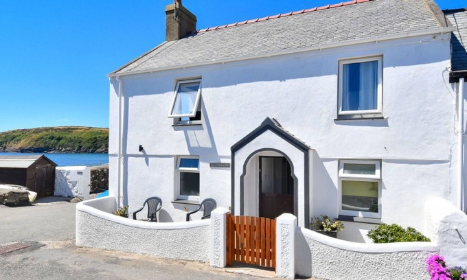 Aberdaron House | Wonderful private villa for 5 people with WIFI and TV