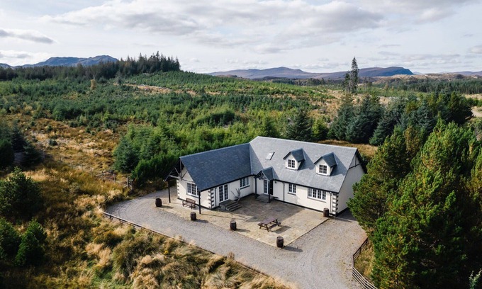 Loch Ness House | Wonderful private villa for 6 people with WIFI, TV, patio and panoramic view