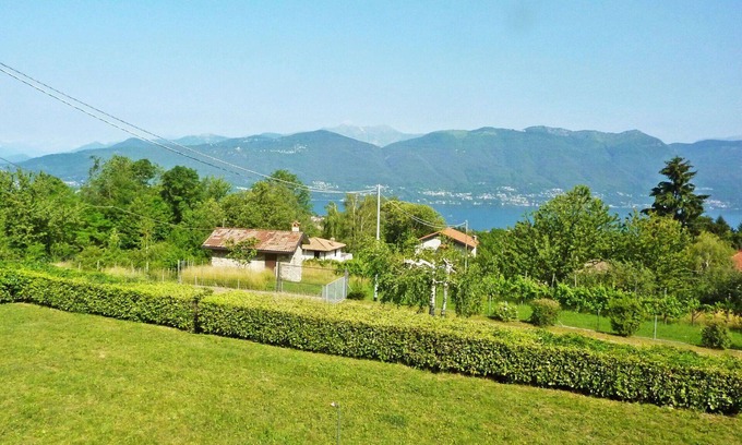 Porto Valtravaglia House | Wonderful private villa for 6 people with WIFI, TV, terrace and pets allowed