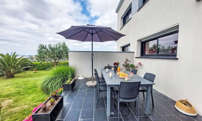 Saint-Nic House | Wonderful private villa for 6 guests with WIFI, TV, terrace and pets allowed