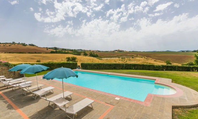 Manciano Villa | Wonderful private villa with private pool, WIFI, TV, patio, pets allowed, panoramic view and par.