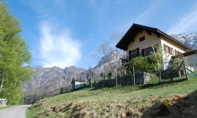 Camedo House | Wonderful private villa for 4 people with TV, patio, pets allowed and panoramic view