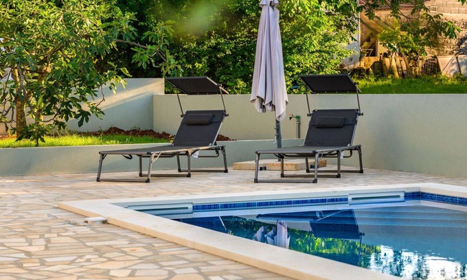 Stifanici House | Wonderful private villa for 3 people with A/C, private pool, WIFI, TV, terrace and pets allowed