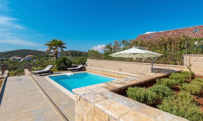 Ugljan House | Wonderful private villa for 8 guests with private pool, WIFI, A/C, TV and patio