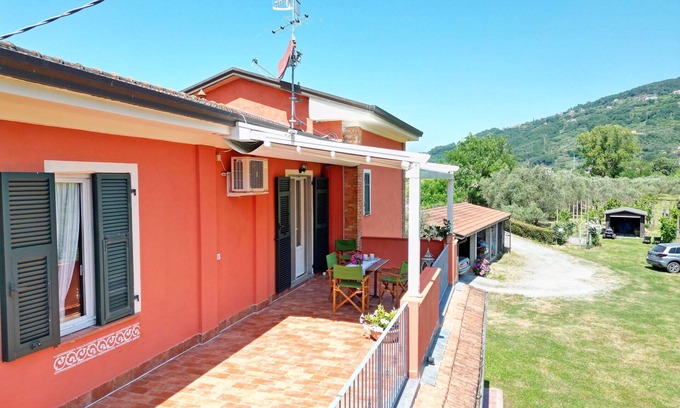 Aulla Villa | Wonderful villa for 4 people with A/C, WIFI, TV, terrace and pets allowed, close to La Spezia