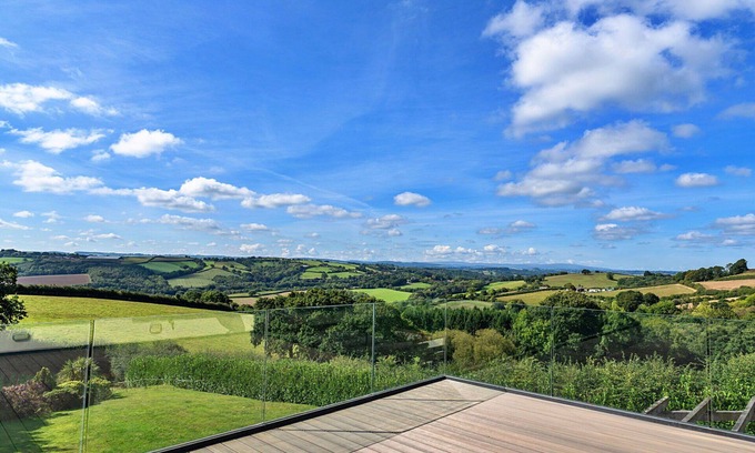 Newton Saint Cyres House | Wonderful villa for 10 people with WIFI, terrace, pets allowed and parking