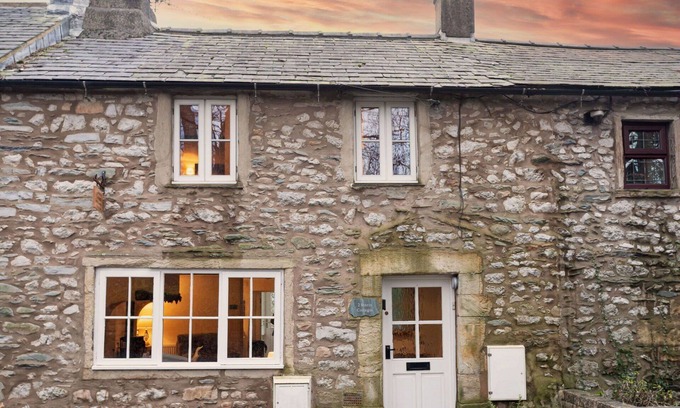 Ingleton House | Wonderful villa for 4 guests with WIFI, TV, terrace, pets allowed and parking