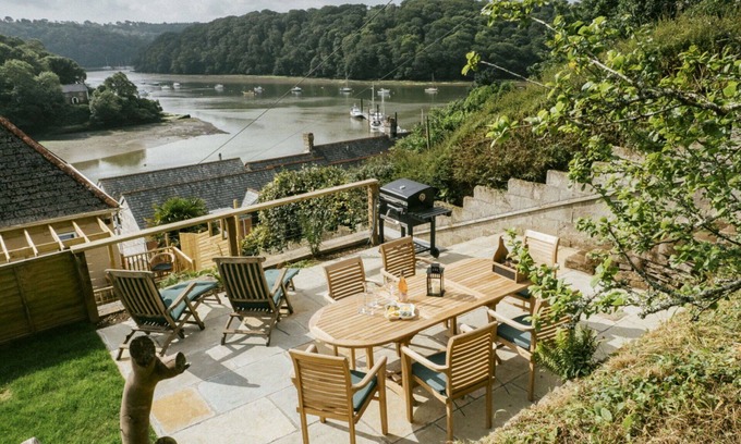 Truro House | Wonderful villa for 5 guests with WIFI, hot tub, TV, terrace and pets allowed