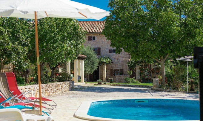 Muzini House | Wonderful villa for 5 people with WIFI, private pool, A/C, TV, terrace, pets allowed and parking