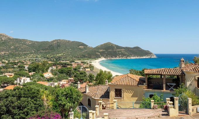 Solanas House | Wonderful villa for 6 people with WIFI, A/C, TV, patio and parking