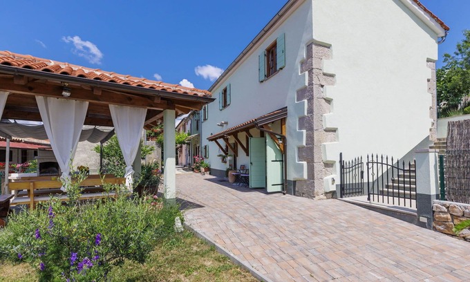 Grabri House | Wonderful villa for 6 people with A/C, private pool, WIFI, TV and terrace