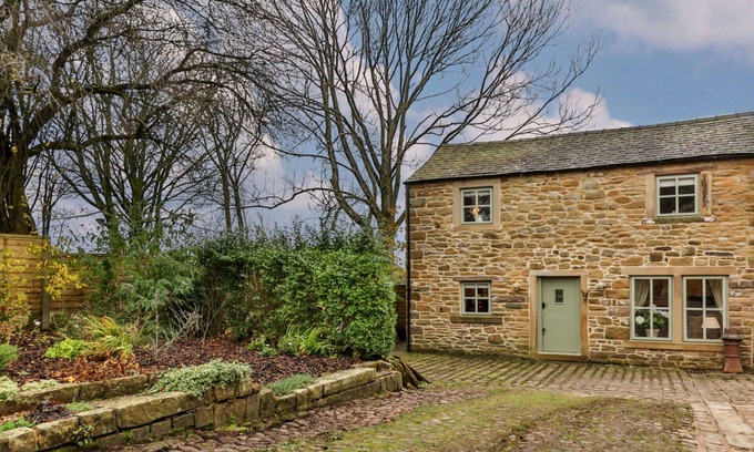 Blackburn House | Wonderful villa for 3 guests with WIFI, TV, pets allowed and parking