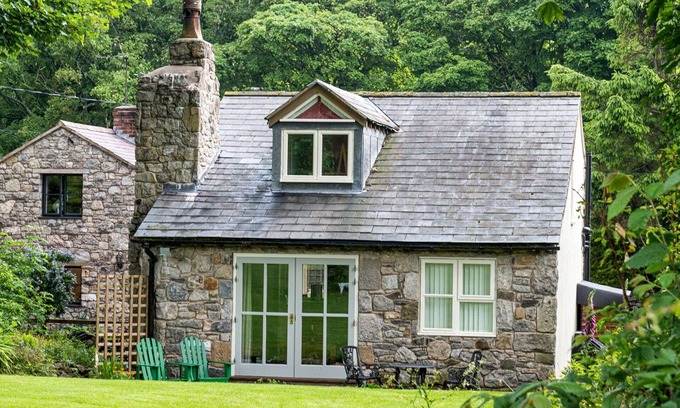 Pantymwyn House | Wonderful villa for 2 people with WIFI and TV