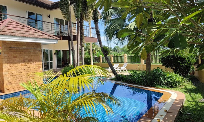 Khuekkhak Villa | Wonderful Villa with Private Pool, Best Location! Walk to beach, restaurants etc