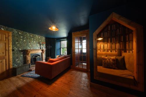 Tweedmouth House | Wonderland Berwick 5-bedrooms Pet-friendly cottage with the Hot tub